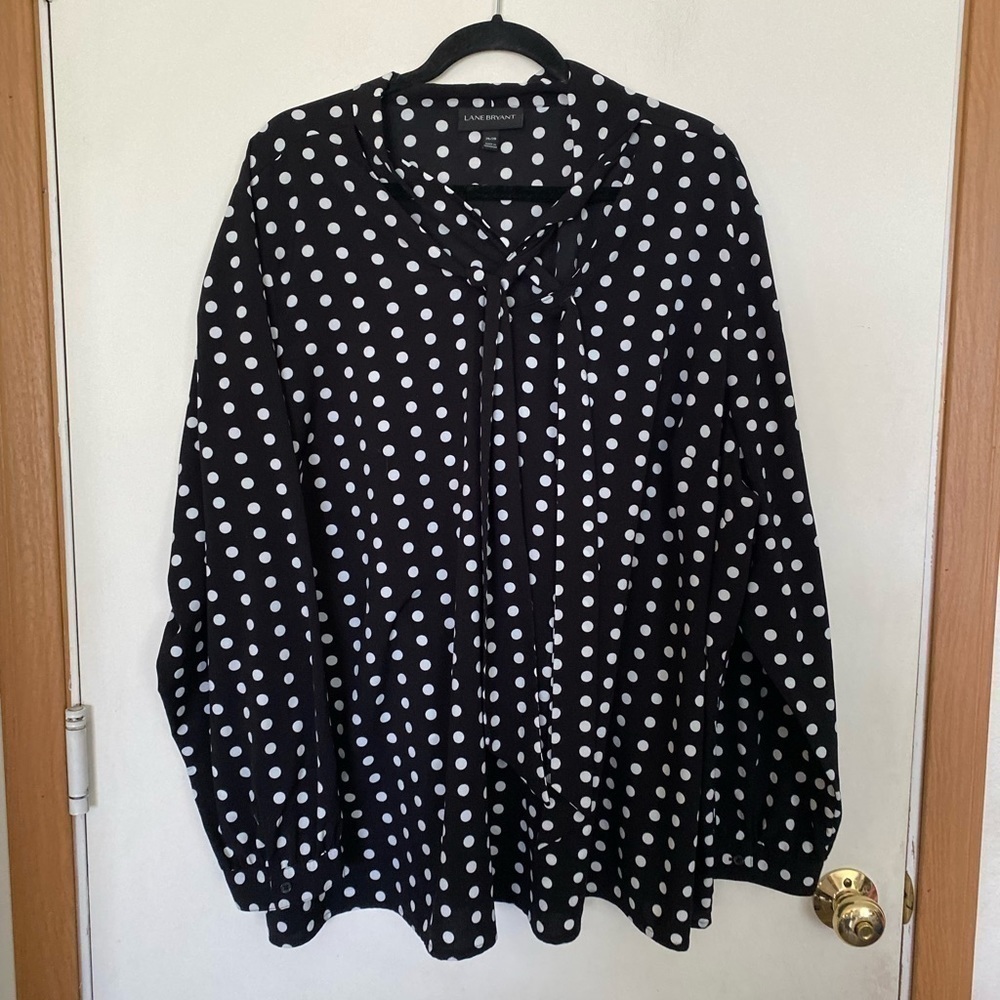 Lane Bryant 26/28 longsleeve pop over black and white polkadot with neck detail